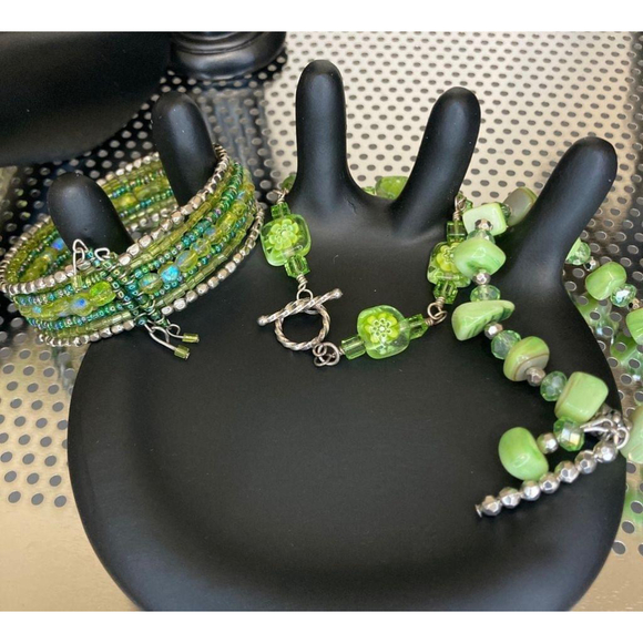 Green necklace and bracelet bundle - Picture 3 of 10